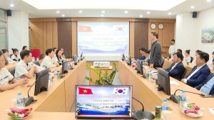 동행하고 여건을 마련해 기업 발전 지원